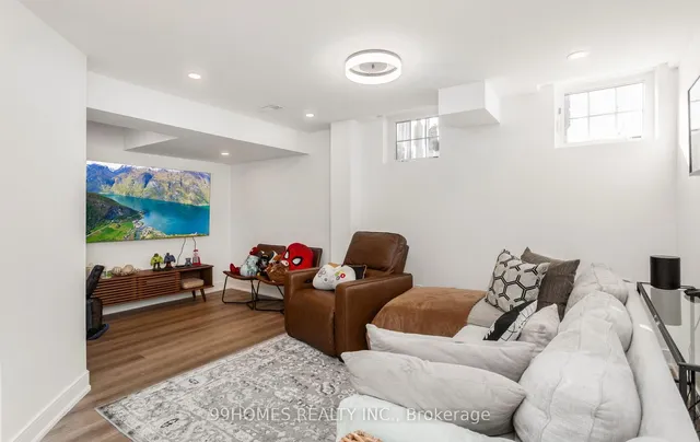 Additional image 20 of 70 Sky Harbour Dr