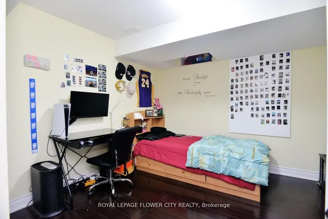 Additional image 36 of 13 Templar St