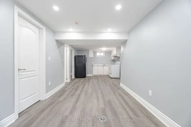 Additional image 25 of 18 Sanford Cres