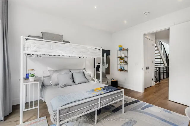 Additional image 17 of 678 Oriole Pkwy