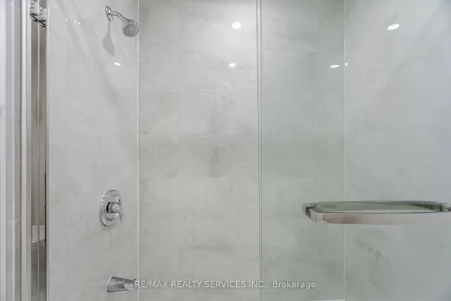 Additional image 28 of 41 Town House Cres