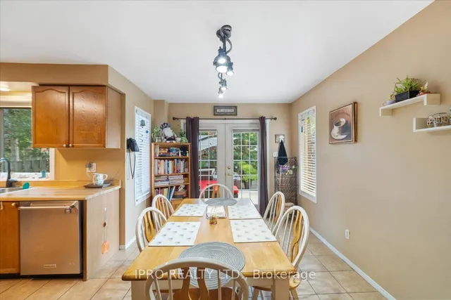 Additional image 13 of 77 Lord Simcoe Dr