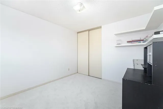 Additional image 32 of 140 Lord Simcoe Dr