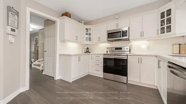 Additional image 10 of 60 Roehampton Cres