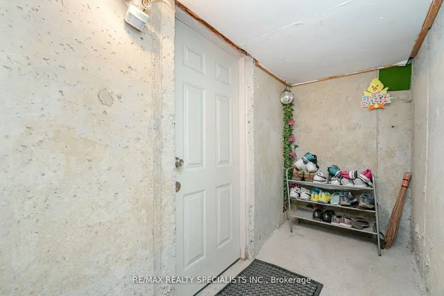 Additional image 27 of 76 Thunderbird Tr