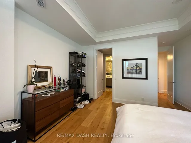 Additional image 13 of 151 Avenue Rd Unit 1002