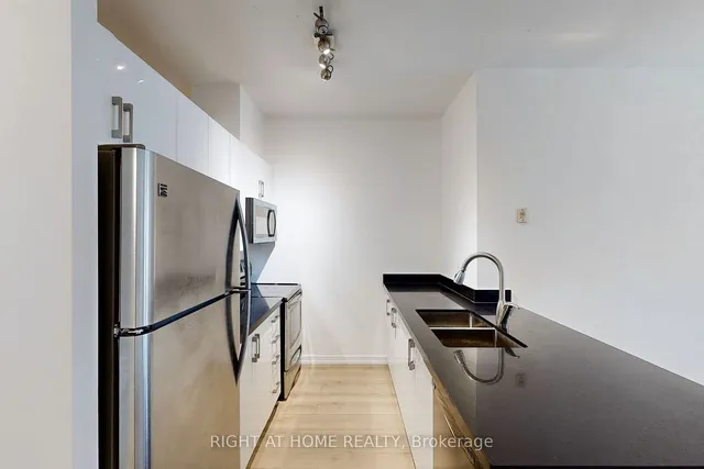Additional image 8 of 36 Charlotte St Unit 405