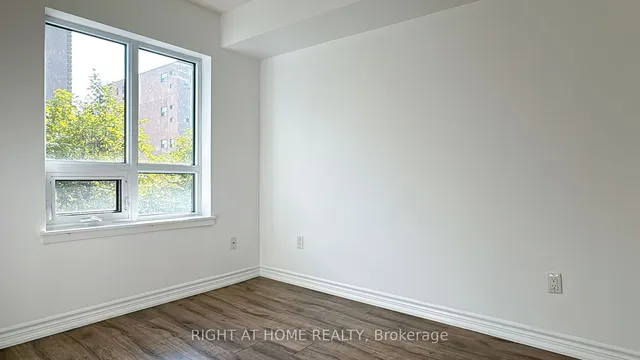 Additional image 20 of 816 Lansdowne Ave Unit 106