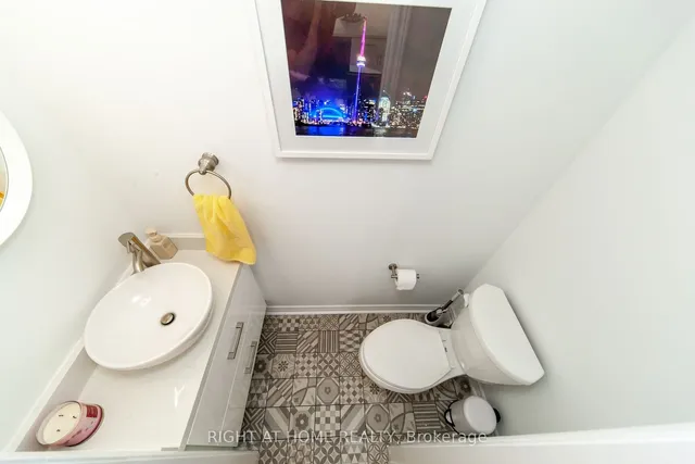 Additional image 24 of 208 Niagara St Unit 36