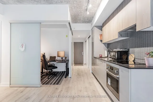 Additional image 8 of 161 Roehampton Ave Unit 633