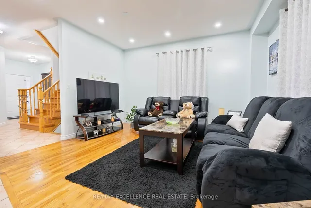 Additional image 6 of 13 Stable Gate