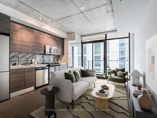 111 Bathurst St Unit 814