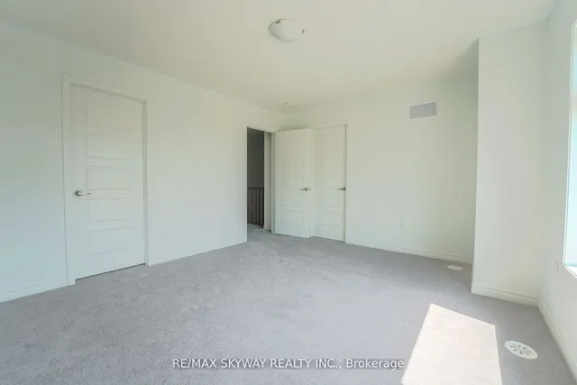 Additional image 36 of 4 Plume St