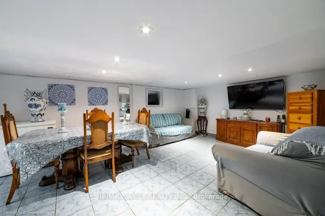 Additional image 17 of 13 Rolyat St