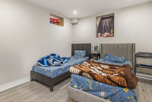 Additional image 37 of 54 Moorcroft Pl