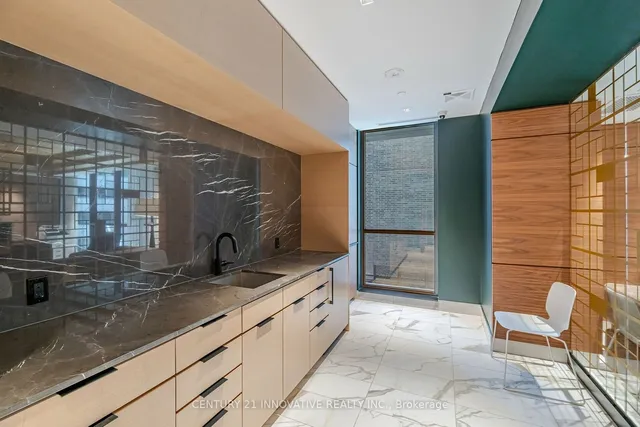 Additional image 32 of 327 King St Unit 601