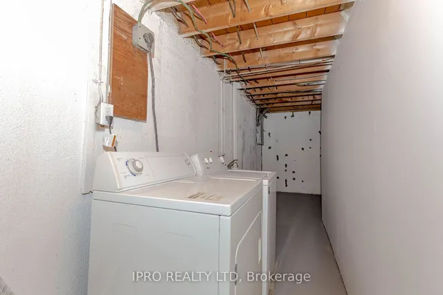 Additional image 31 of 17 Town House Cres