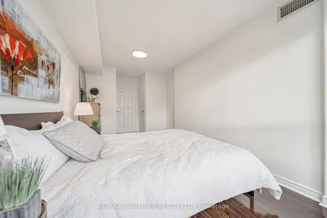 Additional image 12 of 225 Wellesley St Unit 1002