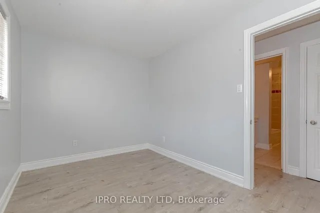 Additional image 23 of 17 Town House Cres