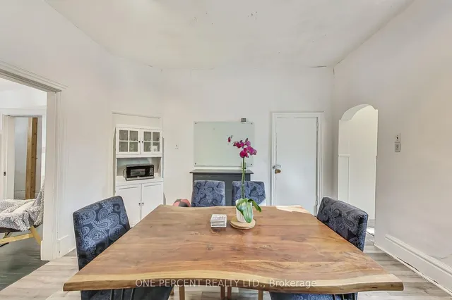 Additional image 12 of 825 Adelaide St