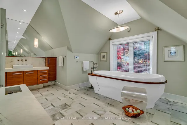 Additional image 19 of 26 Lia Cres