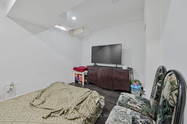 Additional image 37 of 70 Crenshaw Crt
