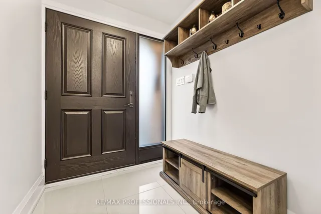 Additional image 3 of 4250 Bloor St