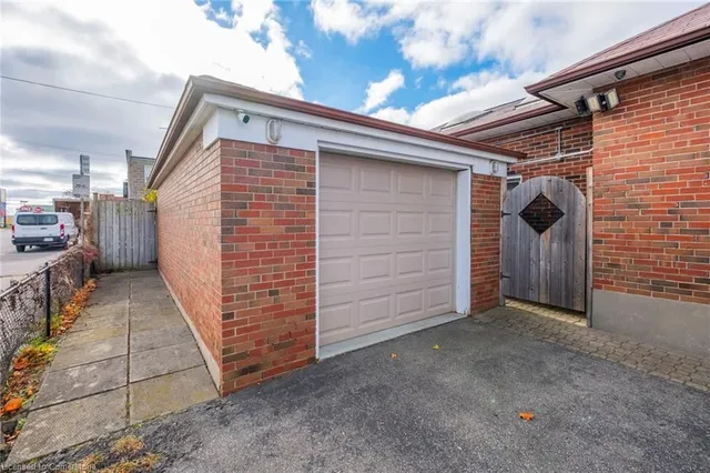 Additional image 38 of 15 Rosewood Ave