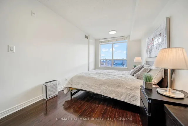 Additional image 13 of 225 Wellesley St Unit 1002