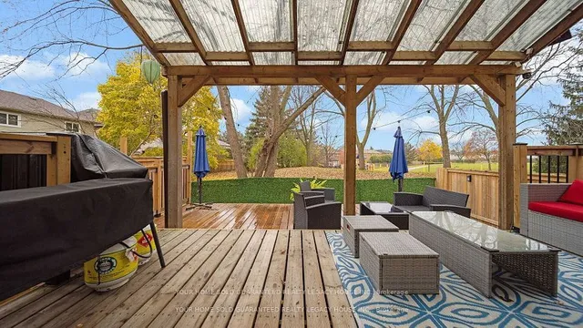 Additional image 33 of 60 Roehampton Cres