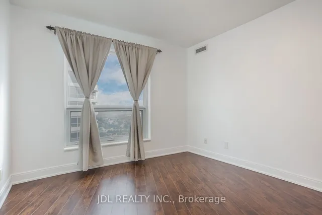 Additional image 18 of 125 Village Green Sq Unit 3211