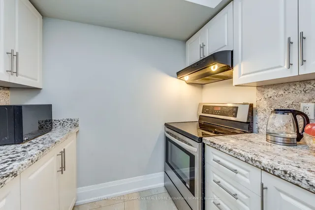 Additional image 10 of 650 Lawrence Ave Unit 518