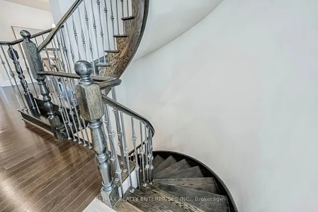 Additional image 25 of 39 Lampman Cres