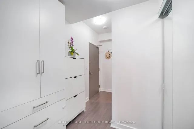 Additional image 3 of 501 St. Clair Ave Unit 301