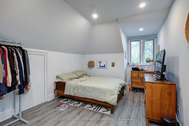 Additional image 21 of 42 High Park Blvd