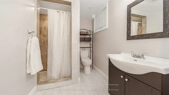 Additional image 32 of 60 Roehampton Cres