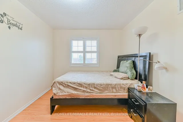 Additional image 22 of 169 Crystal Glen Cres