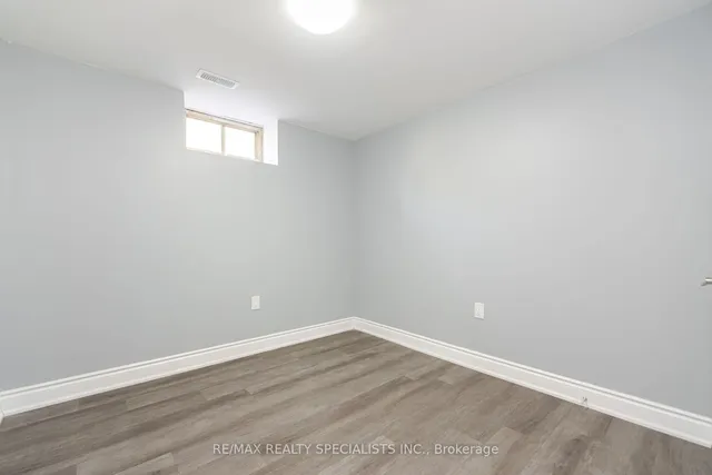 Additional image 31 of 18 Sanford Cres