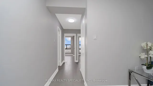 Additional image 19 of 18 Knightsbridge Rd Unit 1011