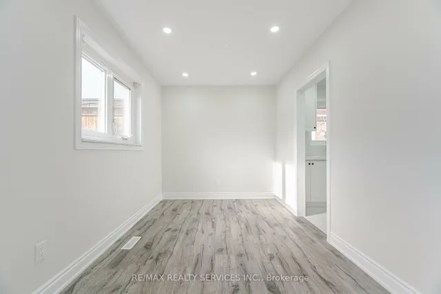 Additional image 10 of 41 Town House Cres