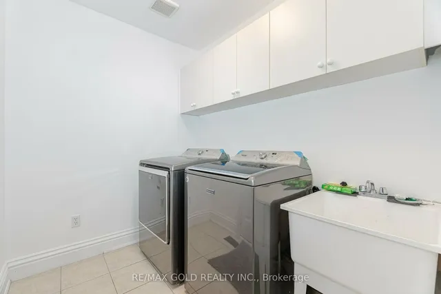 Additional image 11 of 26 Regis Circ