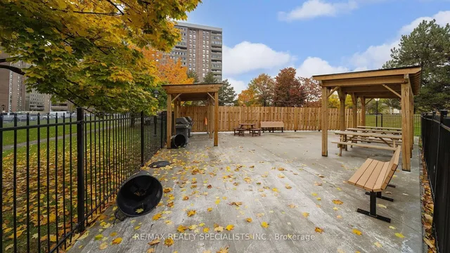 Additional image 38 of 18 Knightsbridge Rd Unit 1011