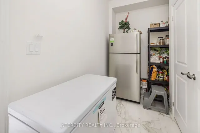 Additional image 18 of 54 Moorcroft Pl