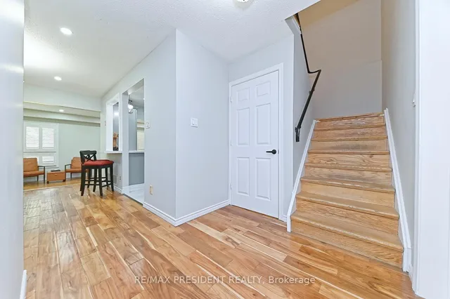 Additional image 34 of 6 Abelard Ave