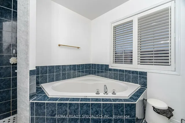 Additional image 22 of 76 Thunderbird Tr