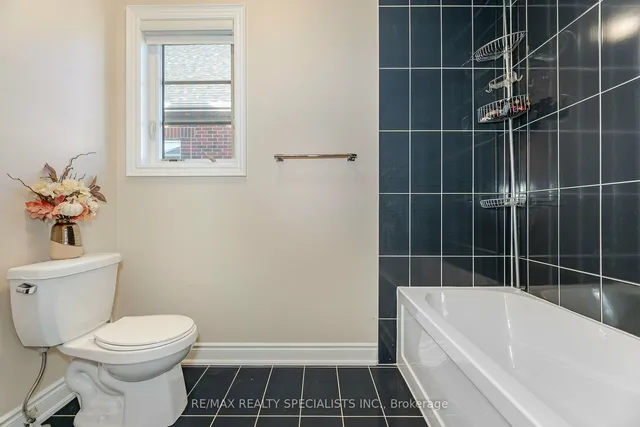 Additional image 27 of 8 Herringbone Cres