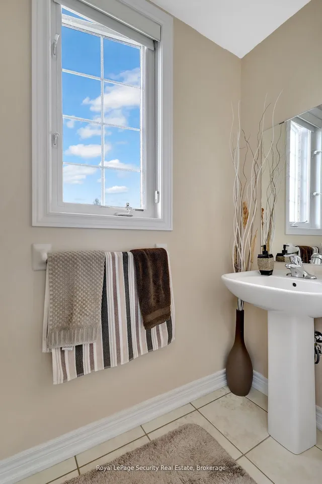 Additional image 13 of 80 Aspermont Cres