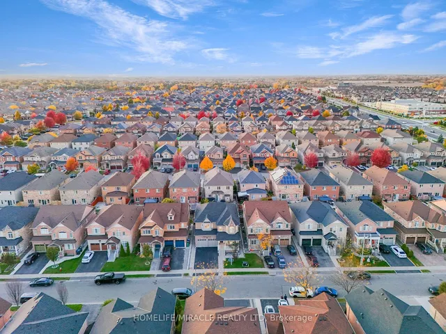 Additional image 40 of 55 Lyndbrook Cres