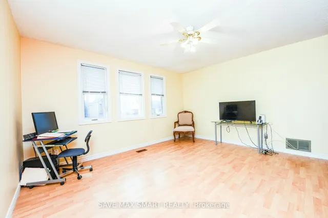 Additional image 17 of 10 Keewatin Gate