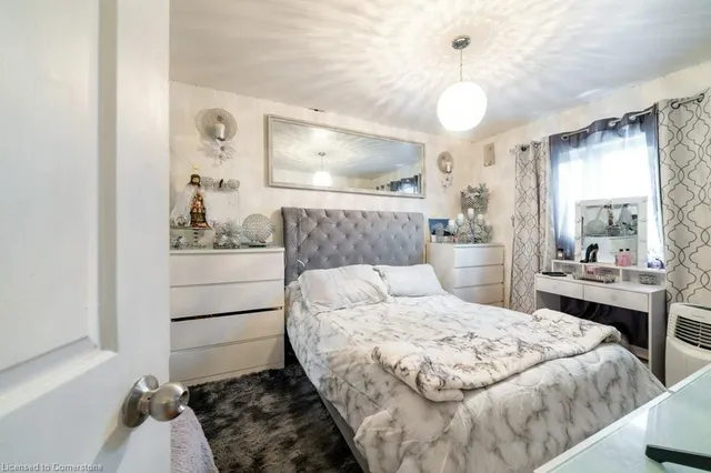 Additional image 13 of 13 Rolyat St